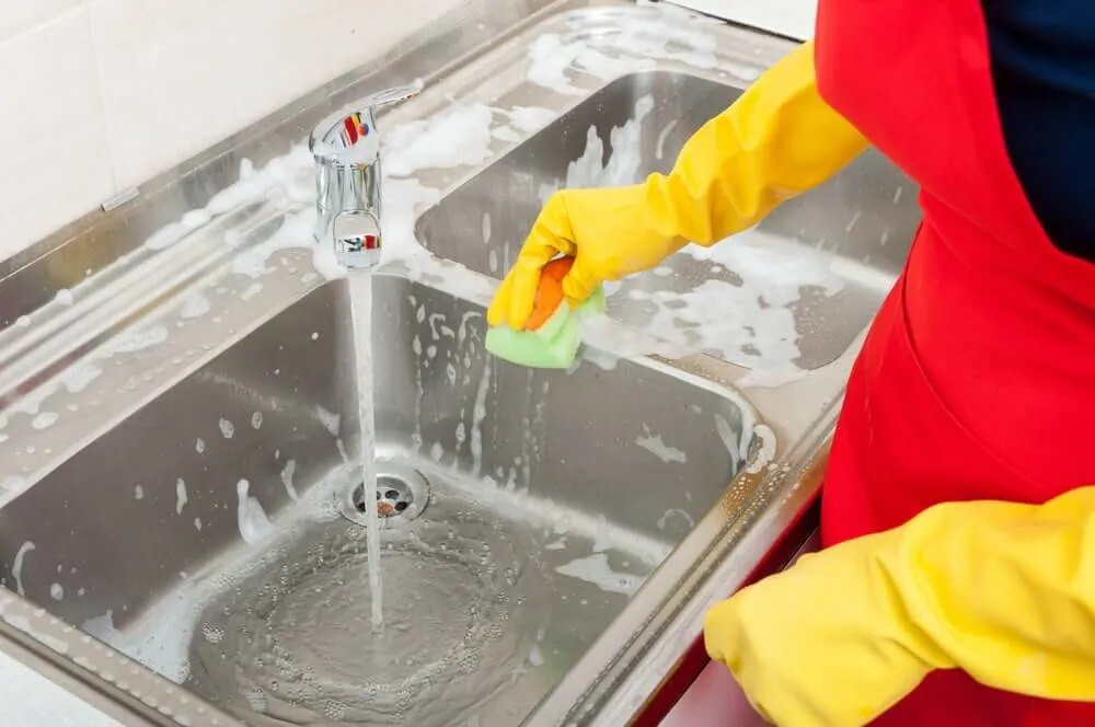 What is the best thing to clean a sink with