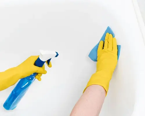Cleaning a bathtub