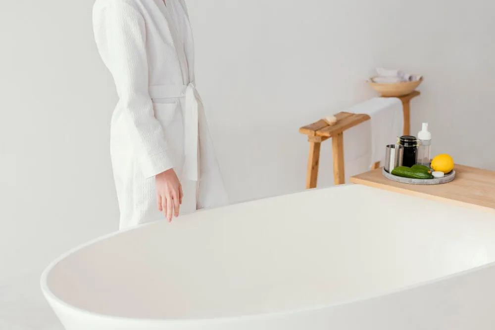 Clean bathtub