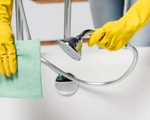 Rinsing a bathtub