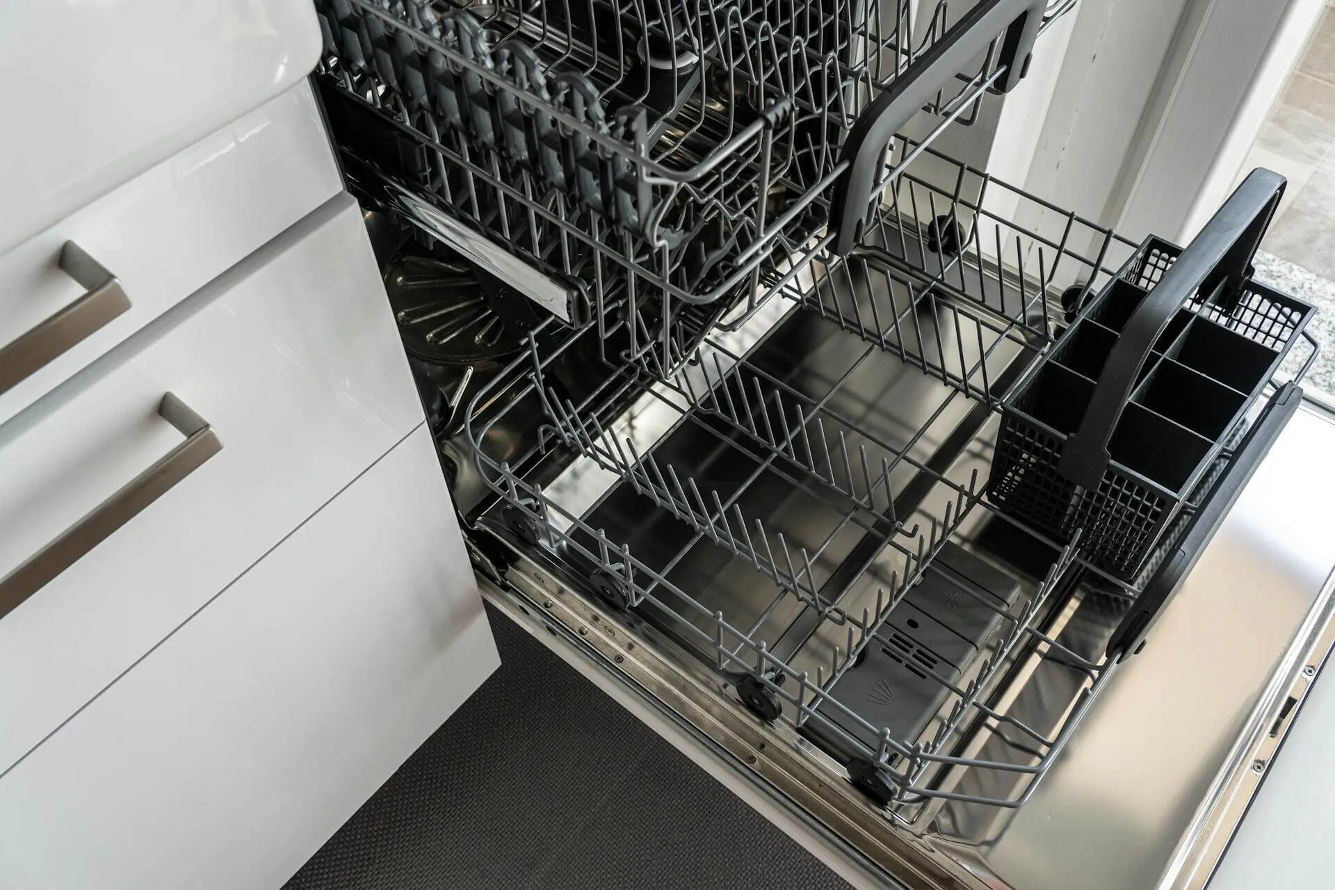 How to Clean a Dishwasher: Step-by-Step Guide for a Clean Appliance