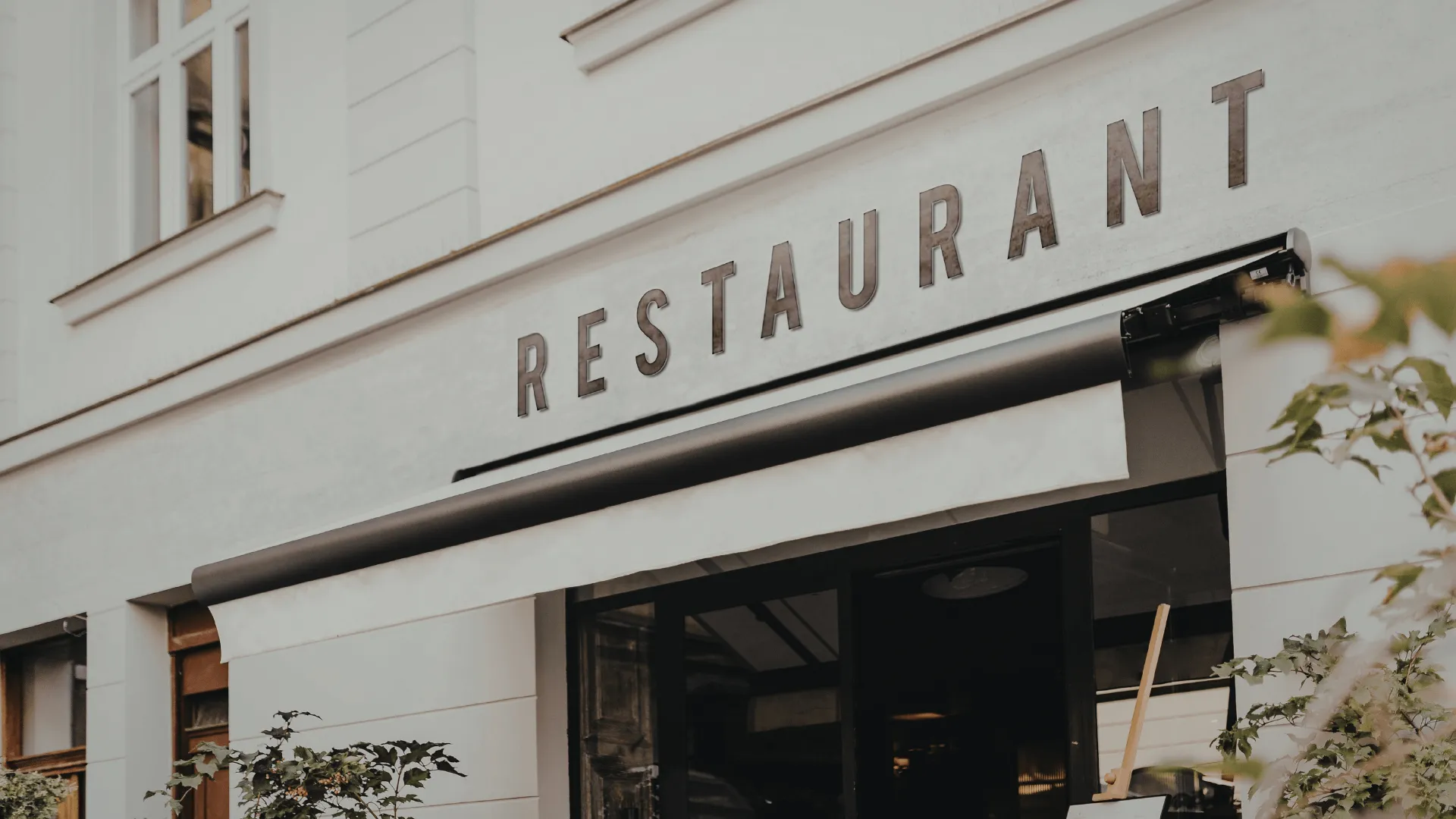 Restaurant & Food-Service Cleaning in West Palm Beach: A Sanitation Plan That Supports Florida Compliance (Kitchen, Dining & Restrooms)