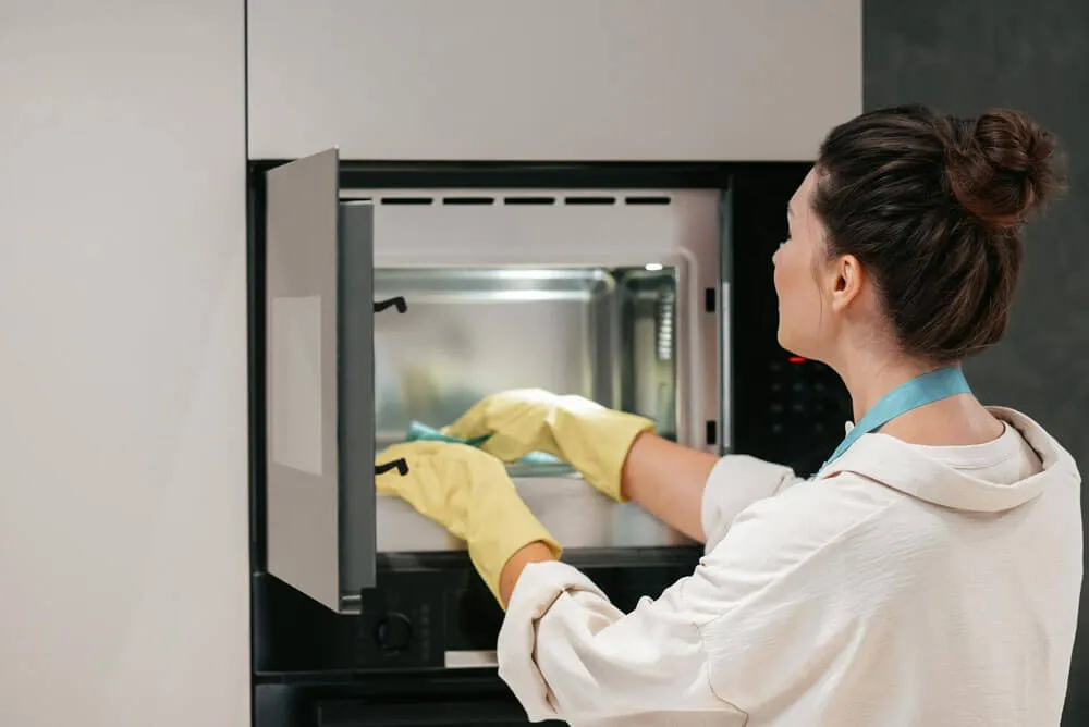Cleaning a Microwave Oven